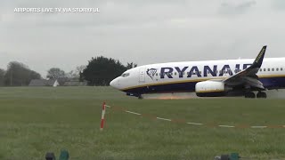 RyanAir plane loses front landing gear during emergency landing [upl. by Ydde]