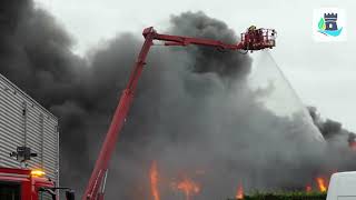 Grote uitslaande brand in Hellevoetsluis [upl. by Valenza]