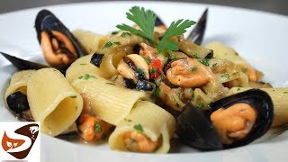 Pasta con cozze e melanzane i profumi del mare con i sapori della terra Primi piatti [upl. by Aniret225]