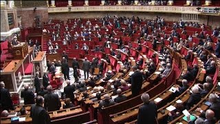 Des tracts antieuthanasie jetés sur les députés pendant le vote sur la fin de vie [upl. by Alur980]