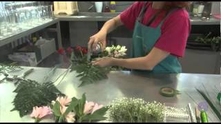 Cómo hacer un Ramo de Flores  Técnicas de Alambrado de Flores [upl. by Melania215]