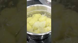 Recette  Dos de cabillaud pommes de terre vapeur poêlée de courgettes  écomiam [upl. by Amalbergas236]