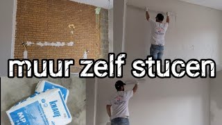 Zelf een muur stucen  Plasterer [upl. by Nadler825]