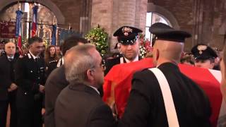 funerali carabiniere ucciso a lodi lo strazio della figlia [upl. by Egwin]