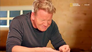 Se Gordon Ramsay teste rakfisk på Røros [upl. by Behnken]