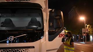 XPO Logistics pone en circulación su primer camión 100 eléctrico [upl. by Anaerdna142]