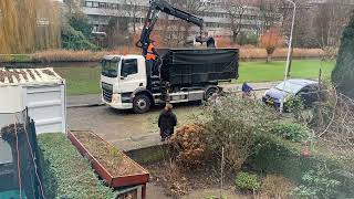 101 Kerstbomen ophalen door Gemeente LeidschendamVoorburg [upl. by Rochette]