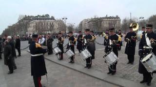 Paris la garde républicaine joue du tambour Arc de Triomphe [upl. by Germain328]