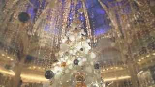 Montage du sapin de Noël aux Galeries Lafayette Haussmann [upl. by Burdett]