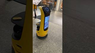 Robot foods delivery Singapore shorts robot robotwaiter viralshorts [upl. by Tereb]