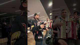 Ezeiza Ulises Bueno improvisó un show en el Aeropuerto [upl. by Galitea]