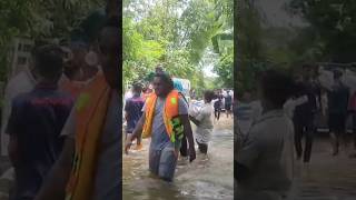 পানি বন্দি লক্ষীপুরে ত্রান সামগ্রী বিতরণ Pani bondhi Rokkhi pur Flood  safety floods shorts [upl. by Anedal79]