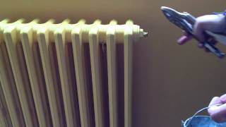 Purger un radiateur  conseil maison [upl. by Eram852]