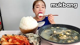 집밥먹방🏡🍚굴 미역국에 밥말아서 김장김치 생굴까지 미역국먹방 Korean food Oyster Seaweed soupampkimchi Mukbang eating show [upl. by Nabala156]