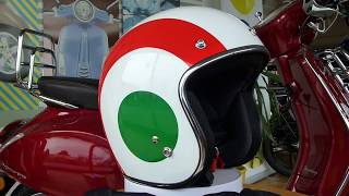 Vespa Jet Helm quotFLAGquot Italien [upl. by Cheshire]