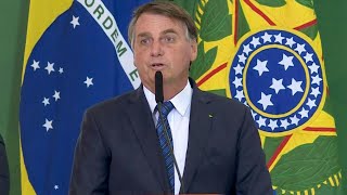 Na mira da justiça Bolsonaro passou dois dias na embaixada da Hungria no Brasil  AFP [upl. by Sianna405]