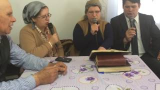 Familia Bobocea Laudand pe Dl Iisus cu cantarea lmbracate Ierusalime [upl. by Yenatirb]