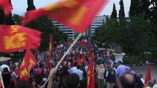 Grèce le parti communiste manifeste contre laustérité [upl. by Nelyk137]