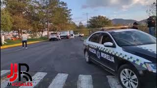 Matan a balazos a un hombre que viajaba en un taxi esto en Altozano Morelia [upl. by Ezalb]