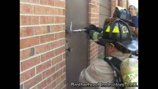 Breaching an outward opening door with T1 Forcible Entry Tool [upl. by Wolgast]