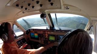 Aterrizaje en el Caracas SVCS en un KingAir E90 [upl. by Rollin853]