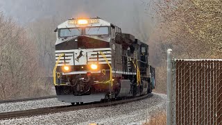 NS 4789 Shiny AC44C6M leads NS 39G through Duncannon Pa 3232024 [upl. by Lehsreh747]