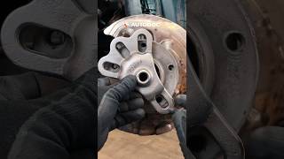 How a universal slide hammer puller works  AUTODOC shorts [upl. by Cannell181]