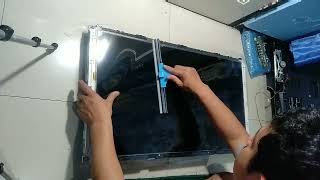 cara mengganti polarizer tv led thoshiba 32 inch [upl. by Ahsinotna]