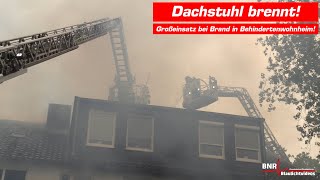 MASSIVE RAUCHENTWICKLUNG Dachstuhl von Behindertenwohnheim im Vollbrand Feuerwehr im Großeinsatz [upl. by Isma947]