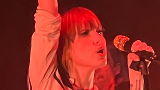 Hayley Williams  Paramore  Simmer Live in Chicago  Fall 2022 tour Bayley’s Wrestlemanja song [upl. by Moberg877]