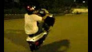 scooter vs 125 wheelie [upl. by Mit174]