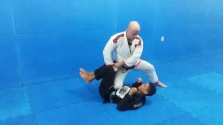 JIUJITSU Drill passagem de guarda para o joelho na barriga e para a montada [upl. by Pinebrook998]