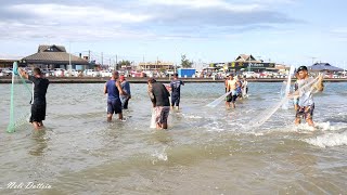 Praia e Barra de Tramandaí tarde ensolarada águas limpas pescadores e veranistas alta temporada [upl. by Jarrid]