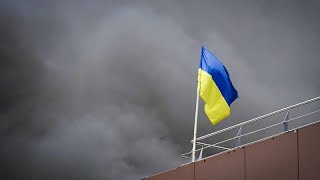 Guerra in Ucraina bombe russe su un centro commerciale a Dnipro almeno 5 morti e 50 feriti [upl. by Akimed]