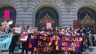 Madres en San Francisco protestan por la falta de vivienda asequible y los recortes de programas [upl. by Annatnom]