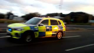 Wiltshire police armed response vehicle responding to an incident in Swindon [upl. by Lander]