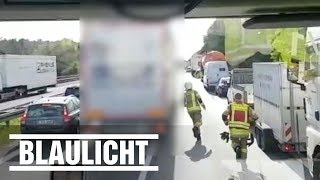 Rettungsgasse blockiert  Feuerwehr filmt auf A10 [upl. by Hepsiba]