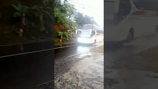 Melaju mulus bus telolet basuri kehujannan [upl. by Neu]