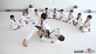 Rafael Mendes teaches a drill to defend the pass and lock the triangle [upl. by Anatnas]