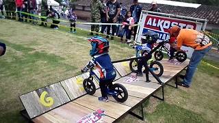 bicicleta de iniciación competencia 2 años [upl. by Ferrel326]