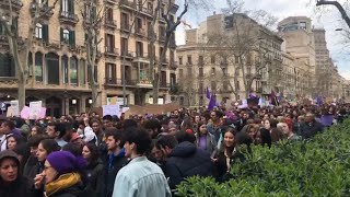 La manifestación feminista de Barcelona llena la Gran Via [upl. by Albertina]