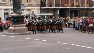 Windsor changing of the guards Bagpipers Irish 1st Batt Irish Guards [upl. by Ja63]