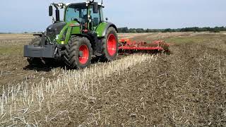 Fendt Vario 724 S4 and Vaderstad Carrier 650 with crosscutter discs [upl. by Azzil]