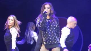 Hailee Steinfeld Starving B96 Summer Bash 17 [upl. by Sisak]