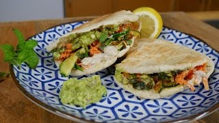 Gefülltes Pita Brot mit Guacamole amp Gemüse  Veganes Rezept [upl. by Vanny180]