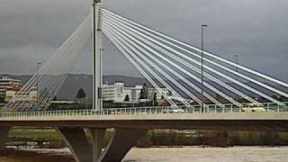 el viento hace temblar el puente de andalucia cordoba [upl. by Chiquita687]