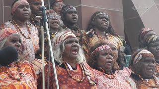 Aborigines singen in Wiesbaden [upl. by Negriv]