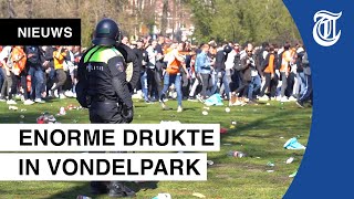 Beelden ME grijpt in bij Koningsdagdrukte [upl. by Annoval]