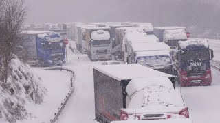 Verkehrschaos durch Winterwetter in Deutschland [upl. by Neisa]