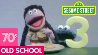 Sesame Street Cookie Monster Eats Galletitas [upl. by Aenit]